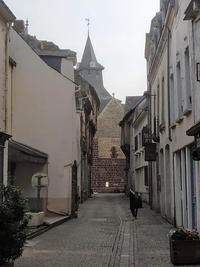 Duplex Plein Centre Ville 10B Malestroit 外观 照片